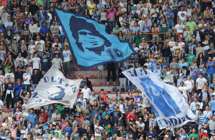 Los ultras del Legia de Varsovia la toman con un periodista de 'Jugones' en el centro de Madrid