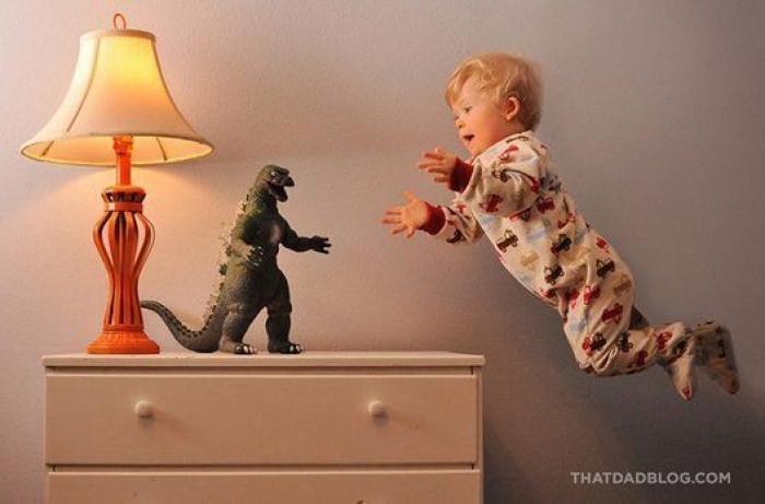 Un padre fotografía a su hijo con Down volando para romper barreras