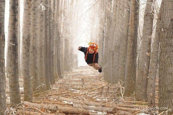 Un padre fotografía a su hijo con Down volando para romper barreras