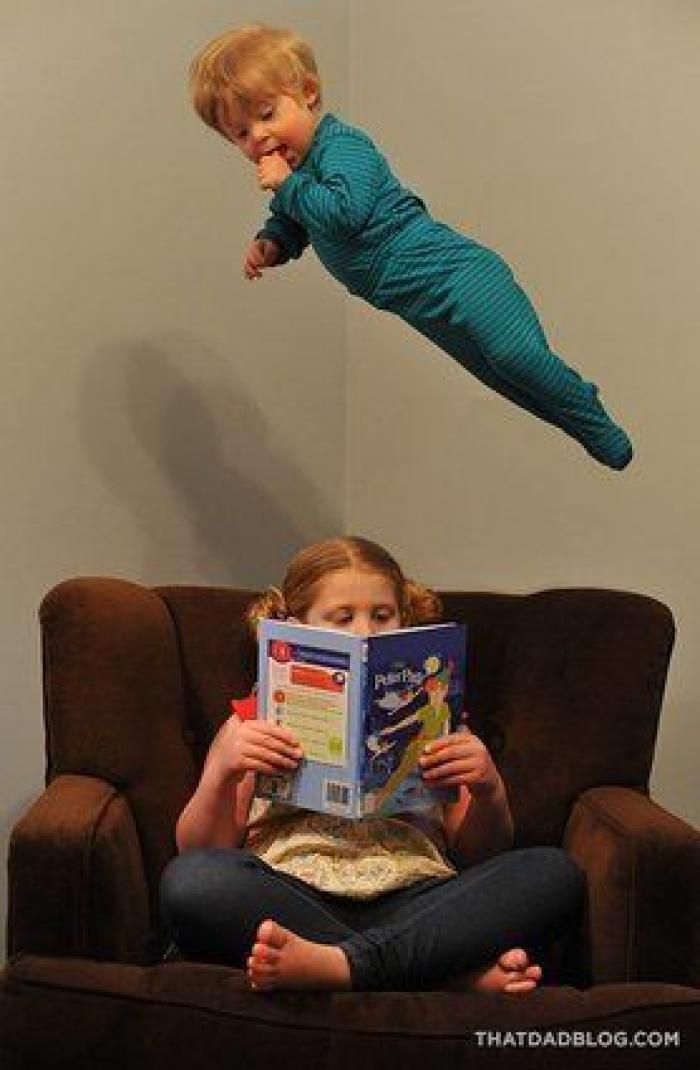 Un padre fotografía a su hijo con Down volando para romper barreras