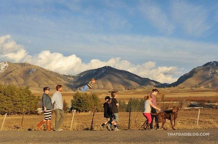 Un padre fotografía a su hijo con Down volando para romper barreras