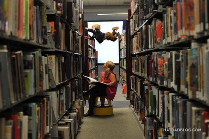 Un padre fotografía a su hijo con Down volando para romper barreras