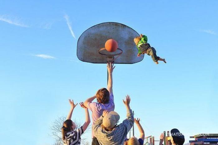 Un padre fotografía a su hijo con Down volando para romper barreras