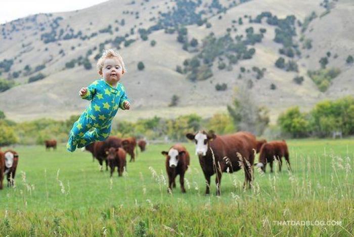 Un padre fotografía a su hijo con Down volando para romper barreras