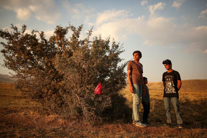 Salir por tierra de Afganistán, el complicado último recurso para evitar a los talibán
