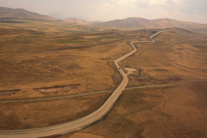 Salir por tierra de Afganistán, el complicado último recurso para evitar a los talibán