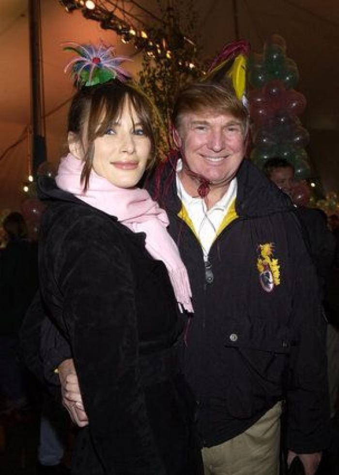 Melania Trump dice que su marido fue "incitado" a hacer comentarios lascivos