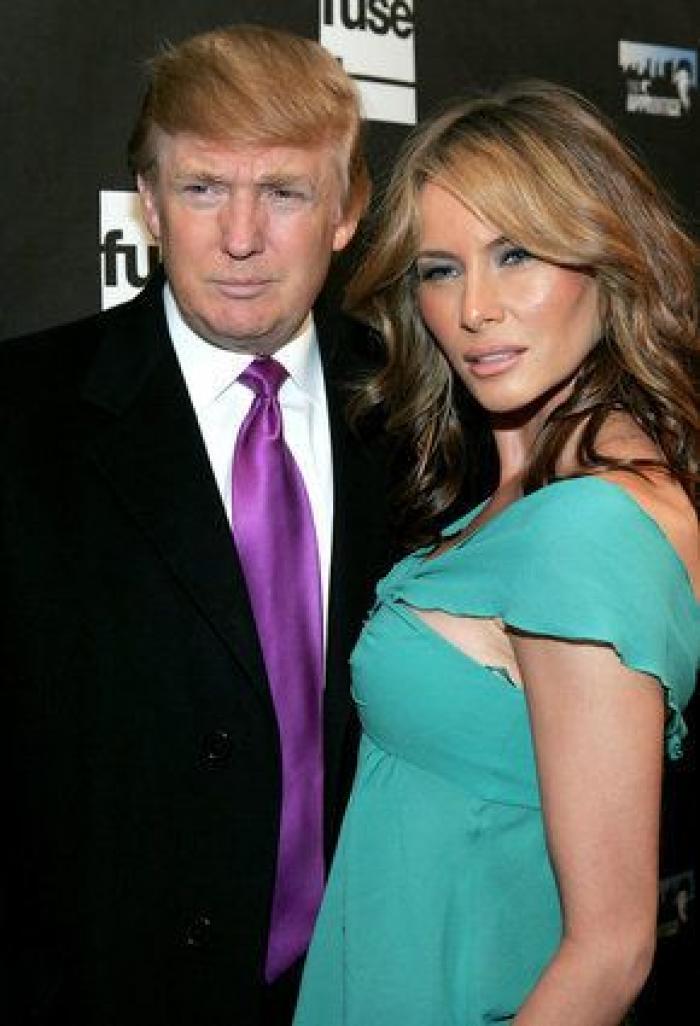 Melania Trump dice que su marido fue "incitado" a hacer comentarios lascivos