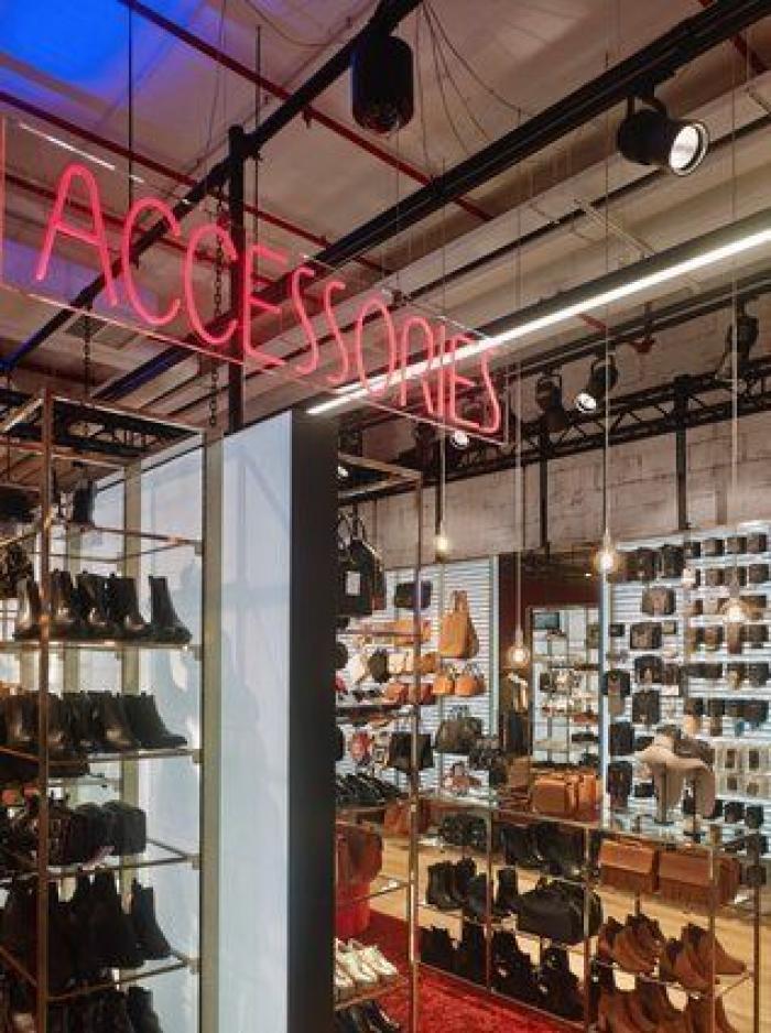 Mango crea un sistema para evitar colas pagando con el móvil en sus tiendas