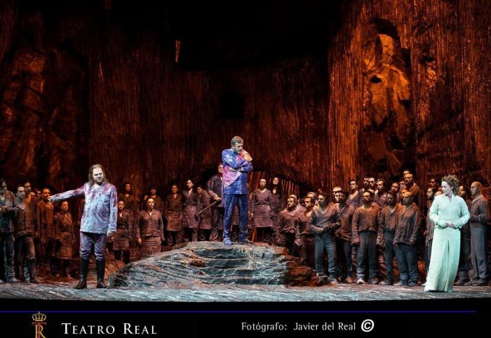 Lohengrin, de Wagner: Luz y luto en el Teatro Real