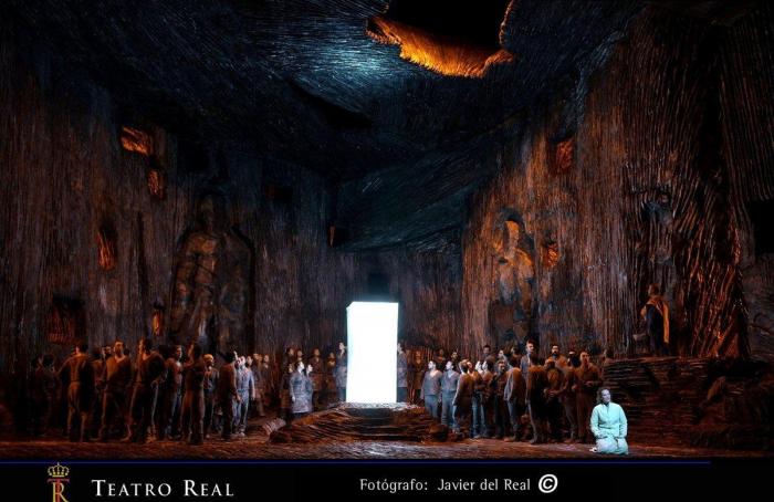 Lohengrin, de Wagner: Luz y luto en el Teatro Real