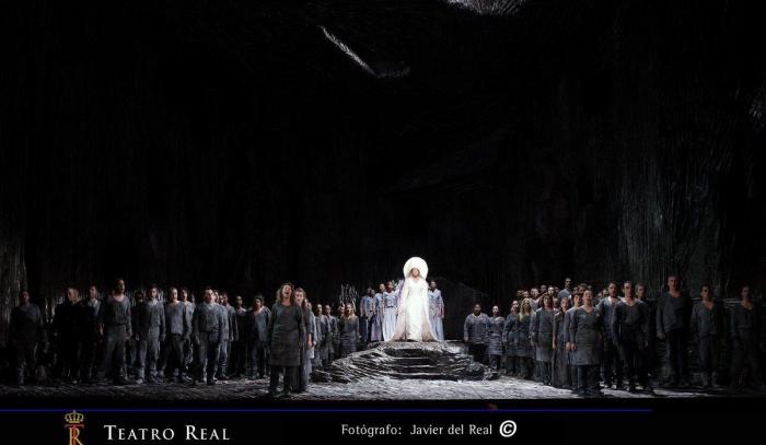 Lohengrin, de Wagner: Luz y luto en el Teatro Real