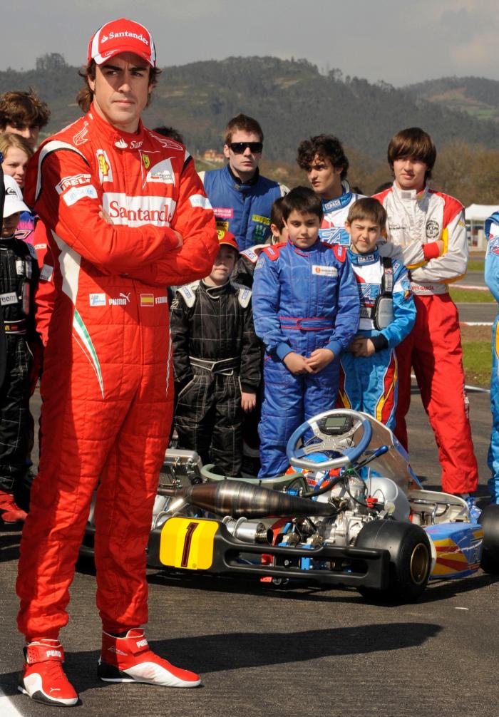 Recuperan la respuesta que Fernando Alonso dio a este tuit y vuelve a arrasar