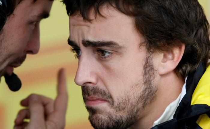 Recuperan la respuesta que Fernando Alonso dio a este tuit y vuelve a arrasar