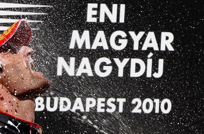 Recuperan la respuesta que Fernando Alonso dio a este tuit y vuelve a arrasar