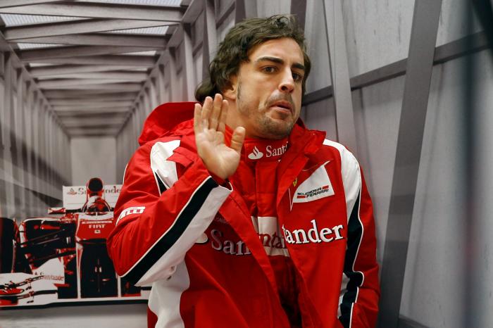 Recuperan la respuesta que Fernando Alonso dio a este tuit y vuelve a arrasar