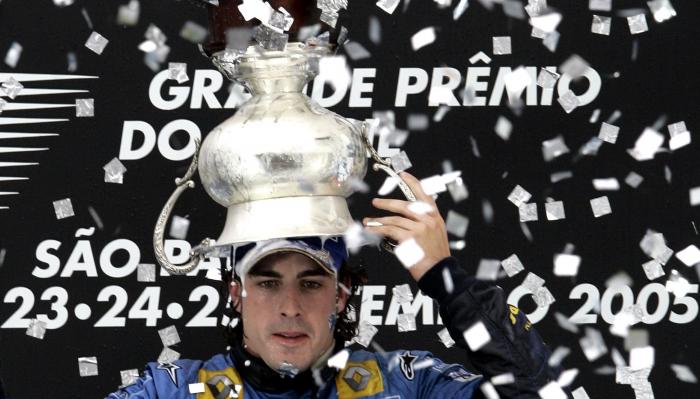 Recuperan la respuesta que Fernando Alonso dio a este tuit y vuelve a arrasar