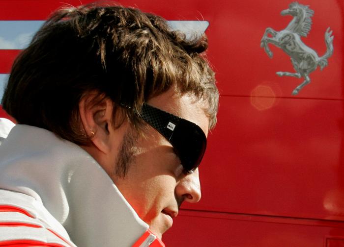 Recuperan la respuesta que Fernando Alonso dio a este tuit y vuelve a arrasar