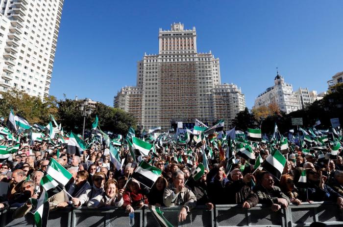El escritor Luis Landero se corona en su discurso del Día de Extremadura: "Iréis al infierno"