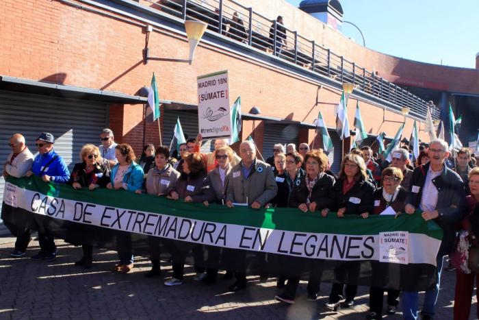 El escritor Luis Landero se corona en su discurso del Día de Extremadura: "Iréis al infierno"
