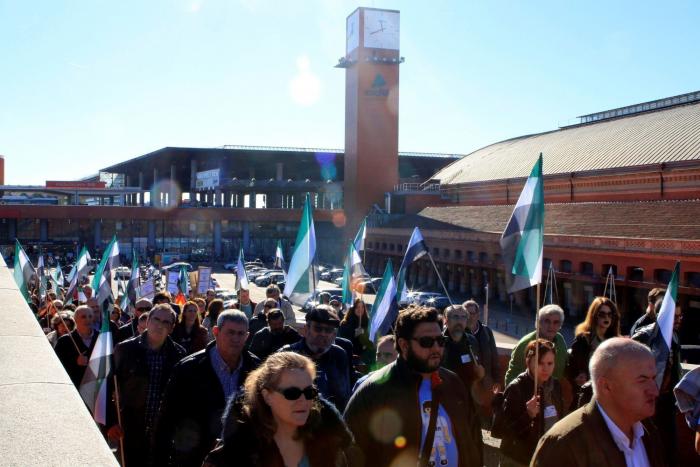 El escritor Luis Landero se corona en su discurso del Día de Extremadura: "Iréis al infierno"