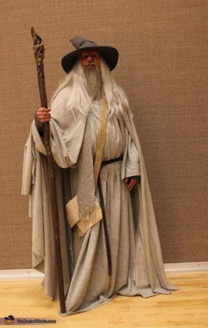 La genial respuesta de un padre a quien criticó a su hija por su disfraz 'de chico'