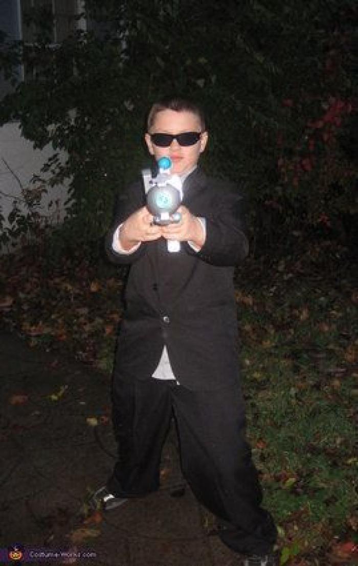 La genial respuesta de un padre a quien criticó a su hija por su disfraz 'de chico'