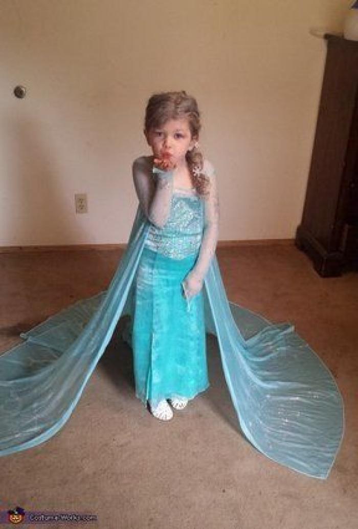 La genial respuesta de un padre a quien criticó a su hija por su disfraz 'de chico'