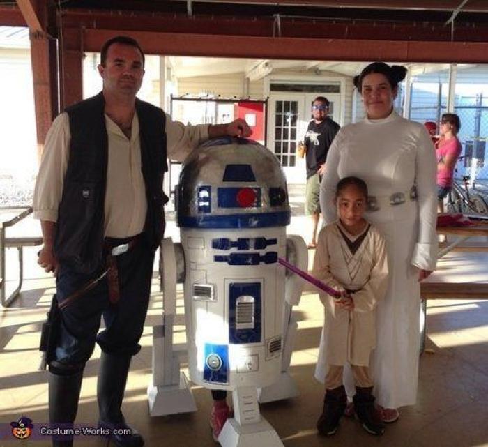 La genial respuesta de un padre a quien criticó a su hija por su disfraz 'de chico'