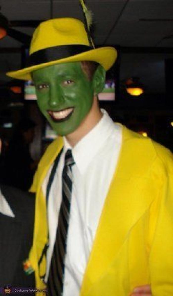 La genial respuesta de un padre a quien criticó a su hija por su disfraz 'de chico'