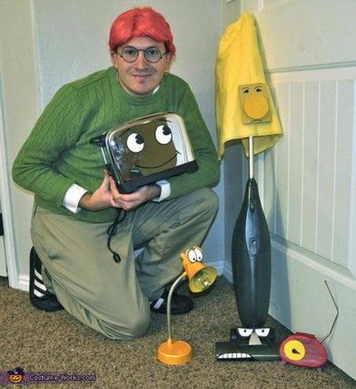 La genial respuesta de un padre a quien criticó a su hija por su disfraz 'de chico'