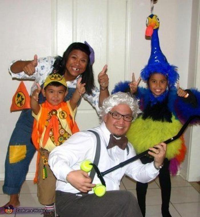 La genial respuesta de un padre a quien criticó a su hija por su disfraz 'de chico'