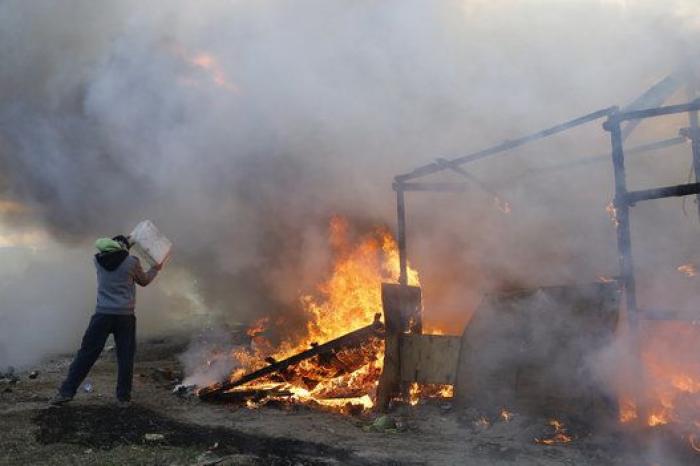 Comienza la evacuación de la jungla de Calais con largas colas