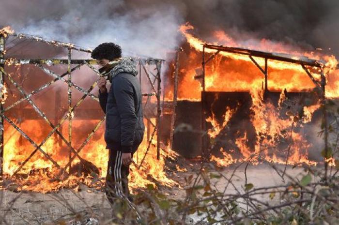 Comienza la evacuación de la jungla de Calais con largas colas