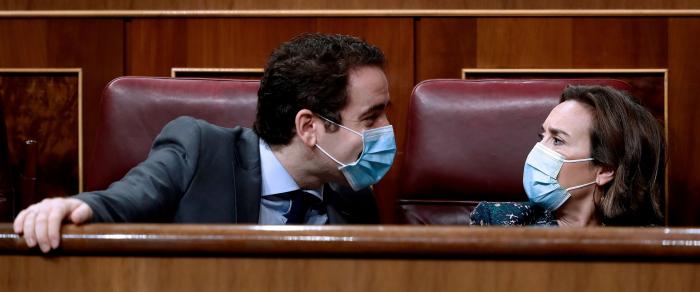 Leen el voto de Álvarez de Toledo en la moción de censura y pasa justo lo que estás pensando