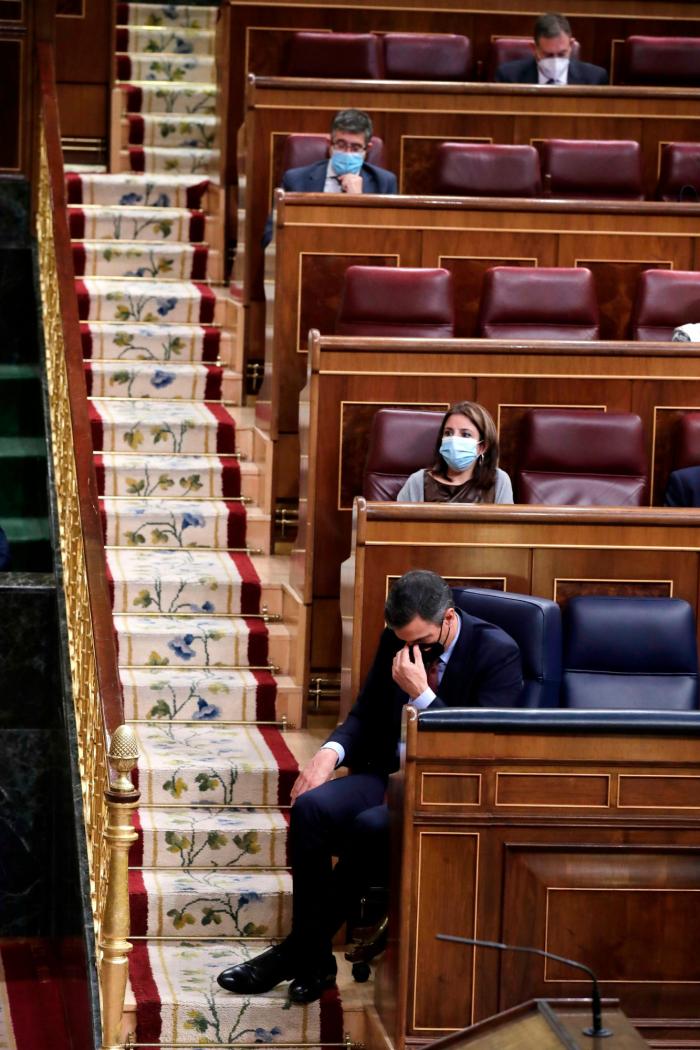 Leen el voto de Álvarez de Toledo en la moción de censura y pasa justo lo que estás pensando