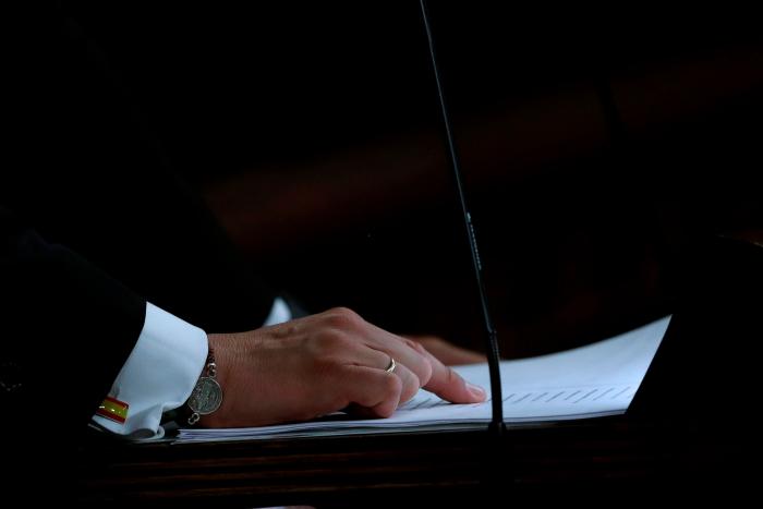 Leen el voto de Álvarez de Toledo en la moción de censura y pasa justo lo que estás pensando