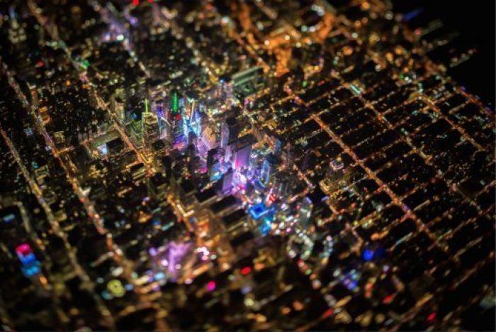 Nueva York parece una ciudad de mentira en estas imágenes aéreas nocturnas (FOTOS)