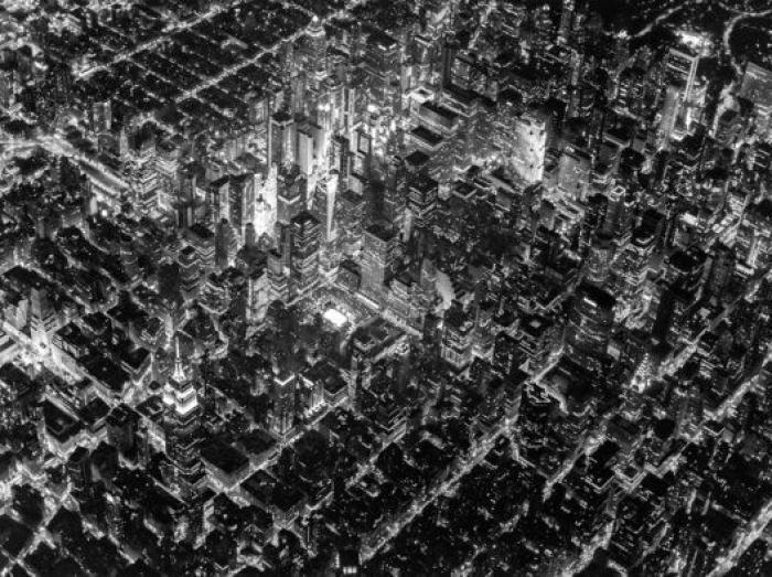Nueva York parece una ciudad de mentira en estas imágenes aéreas nocturnas (FOTOS)