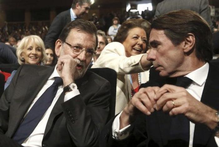 La foto del dedo de Aznar: los comentarios en Twitter