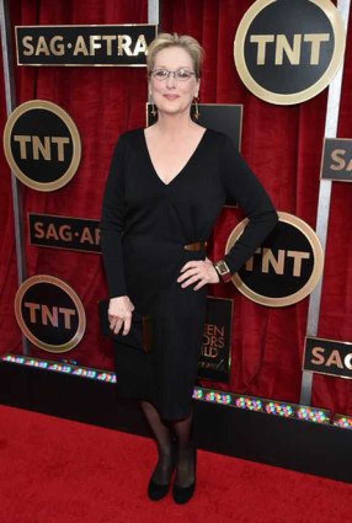 SAG Awards 2015: El patinazo de Naomi Watts por culpa del vestido de Emma Stone (VÍDEO)