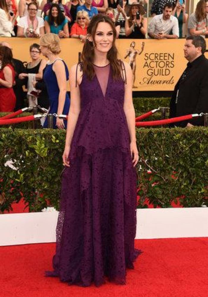 SAG Awards 2015: El patinazo de Naomi Watts por culpa del vestido de Emma Stone (VÍDEO)