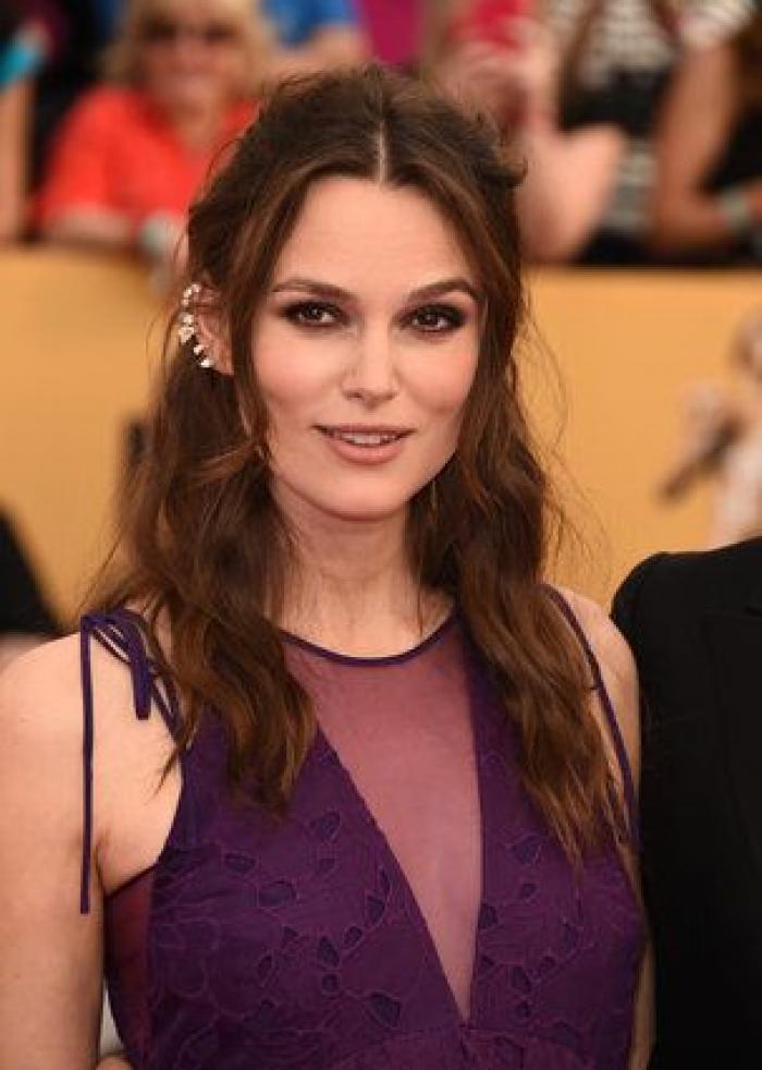 SAG Awards 2015: El patinazo de Naomi Watts por culpa del vestido de Emma Stone (VÍDEO)