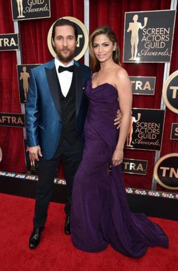 SAG Awards 2015: El patinazo de Naomi Watts por culpa del vestido de Emma Stone (VÍDEO)