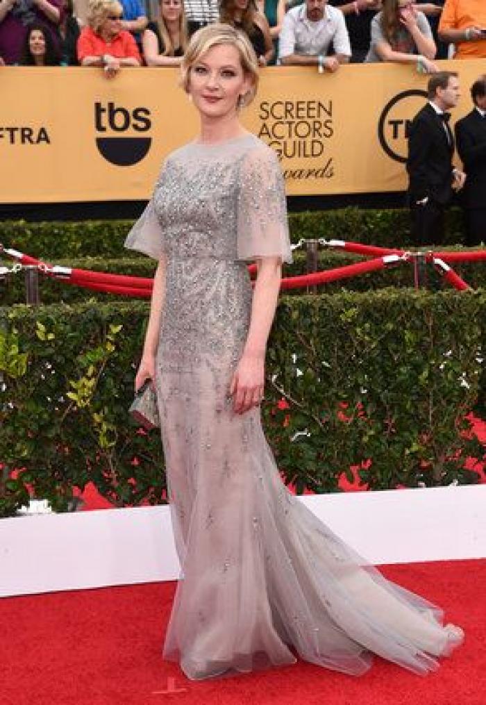 SAG Awards 2015: El patinazo de Naomi Watts por culpa del vestido de Emma Stone (VÍDEO)