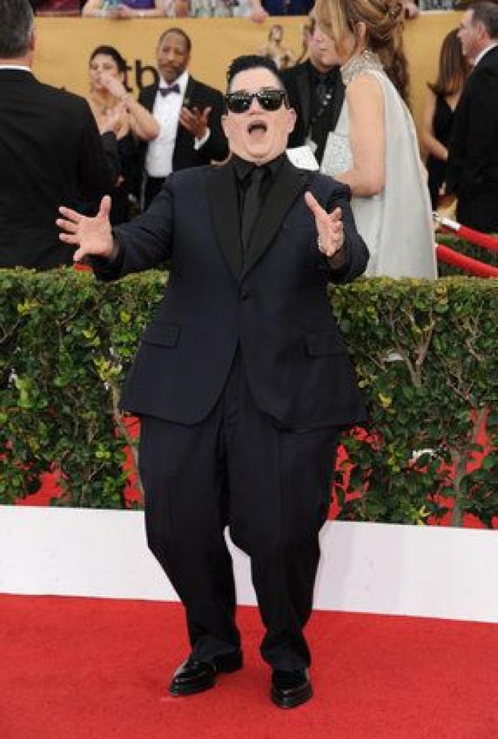 SAG Awards 2015: El patinazo de Naomi Watts por culpa del vestido de Emma Stone (VÍDEO)