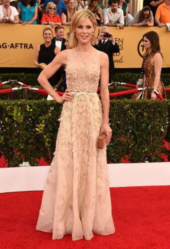 SAG Awards 2015: El patinazo de Naomi Watts por culpa del vestido de Emma Stone (VÍDEO)