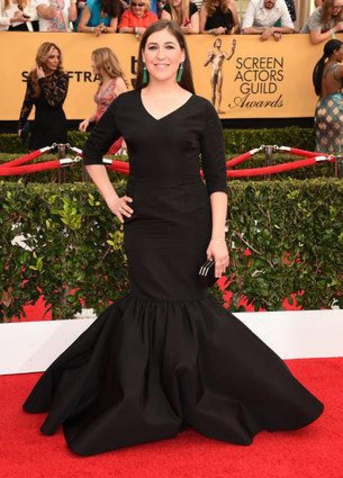 SAG Awards 2015: El patinazo de Naomi Watts por culpa del vestido de Emma Stone (VÍDEO)