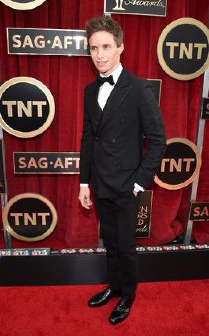 SAG Awards 2015: El patinazo de Naomi Watts por culpa del vestido de Emma Stone (VÍDEO)