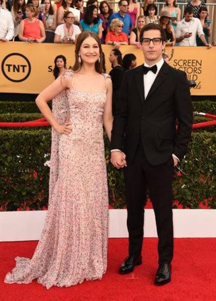 SAG Awards 2015: El patinazo de Naomi Watts por culpa del vestido de Emma Stone (VÍDEO)